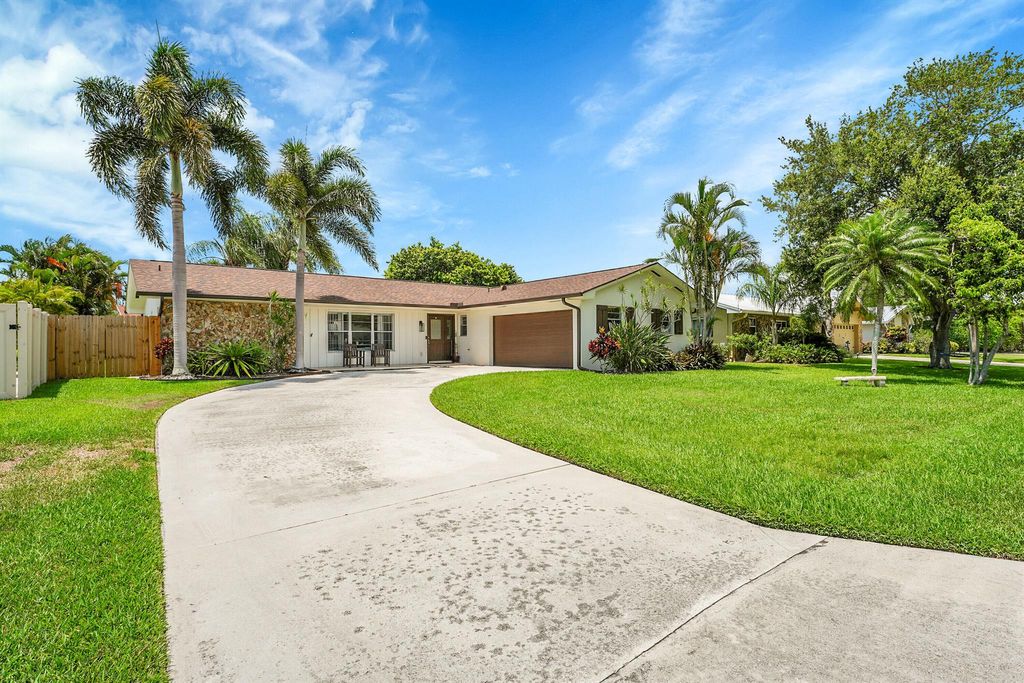 Photo of 4360 Elm Avenue, Palm Beach Gardens, FL 33410 (MLS # R11094731)