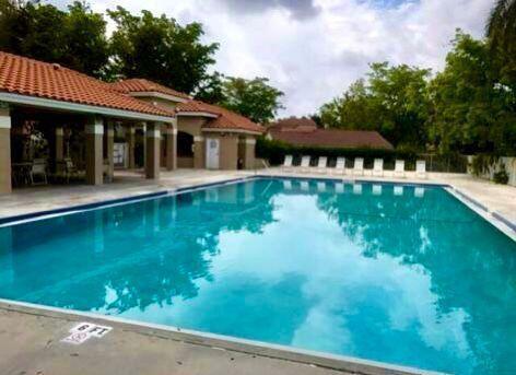 COUNTRY ISLES PHASE II - Residential Lease