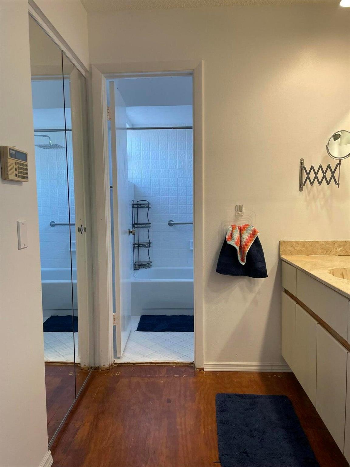 COUNTRY ISLES PHASE II - Residential Lease