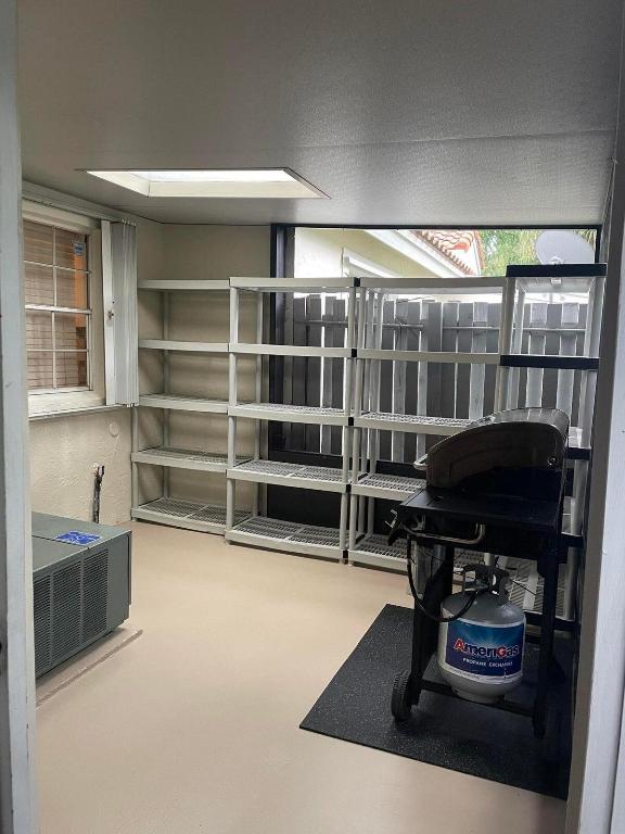 COUNTRY ISLES PHASE II - Residential Lease