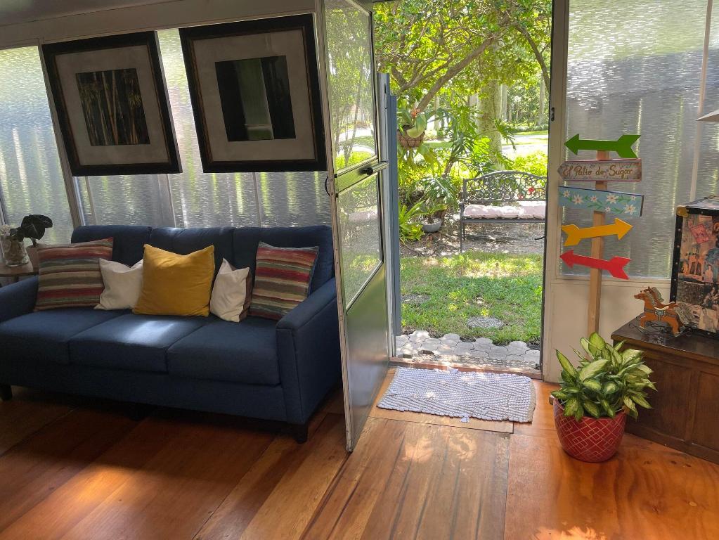 COUNTRY ISLES PHASE II - Residential Lease