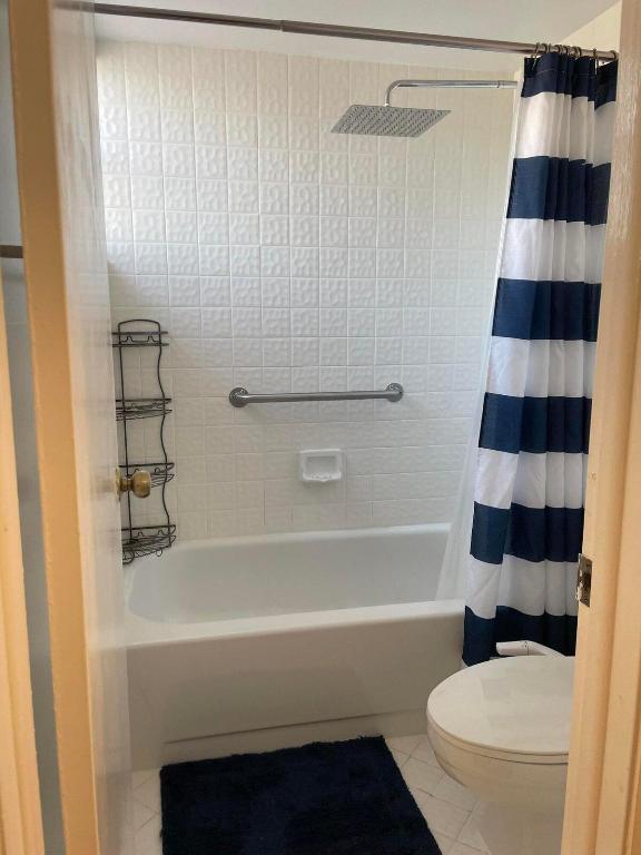 COUNTRY ISLES PHASE II - Residential Lease