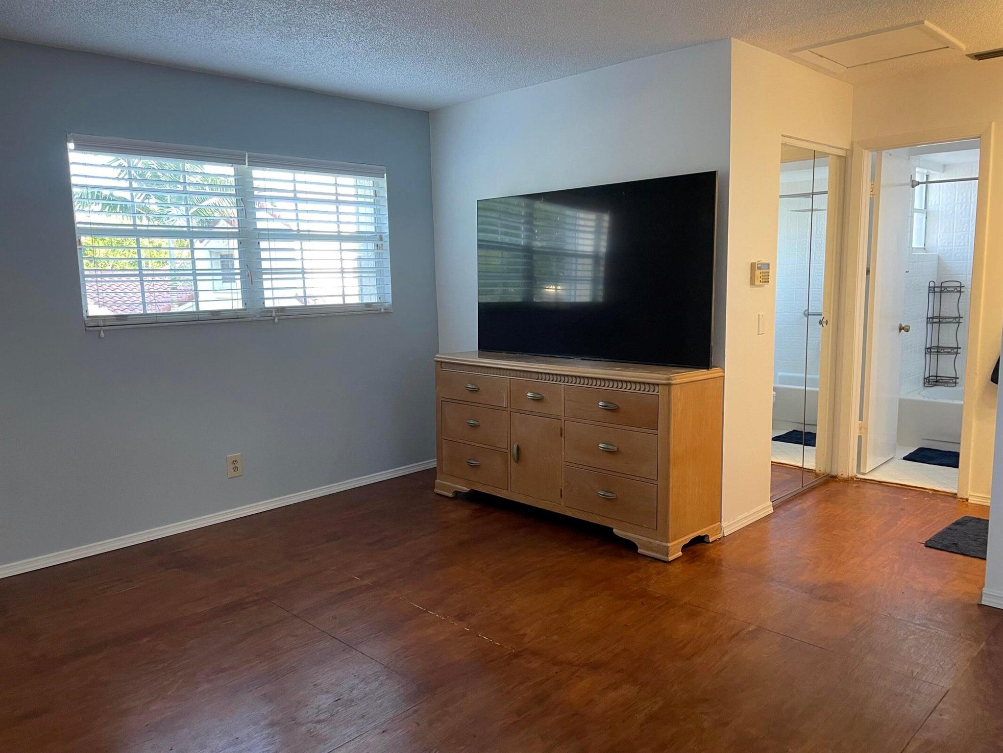 COUNTRY ISLES PHASE II - Residential Lease