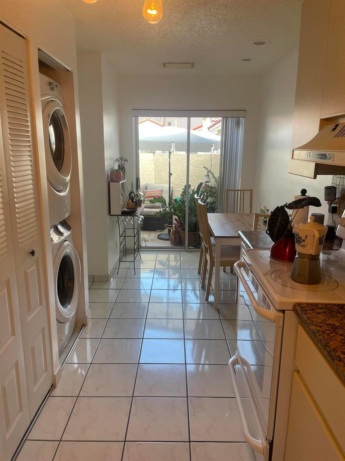 COUNTRY ISLES PHASE II - Residential Lease