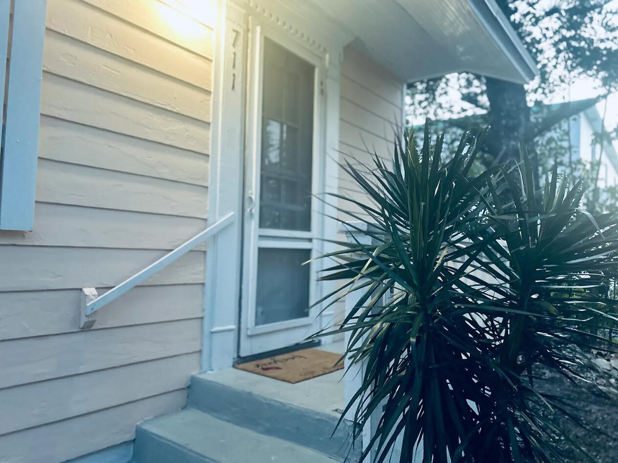 LAKE WORTH TOWN OF - Residential Lease