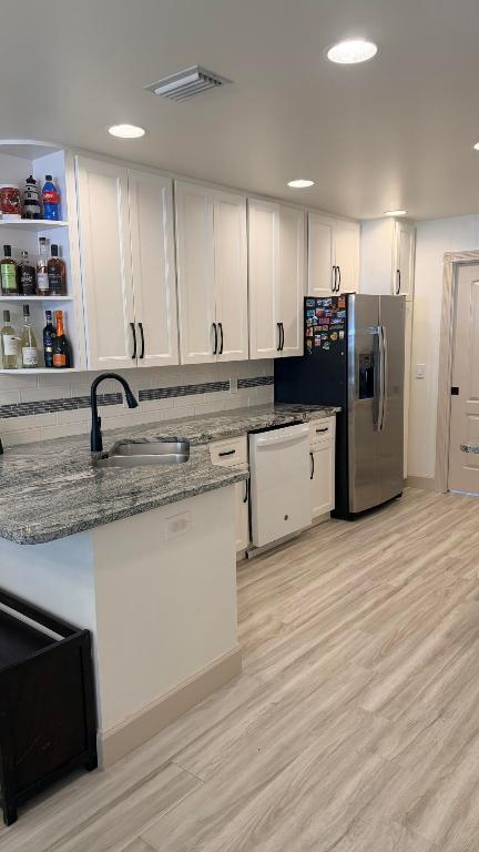 View photos, virtual tours, details... 112 Wentworth Court