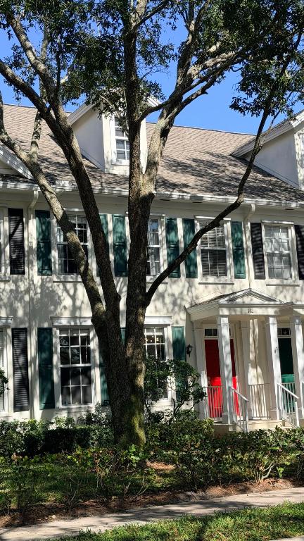 CHARLESTON COURT AT ABACOA - Residential