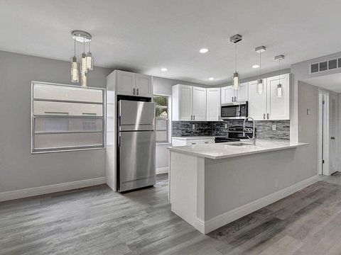 909 S Flanders S Delray Beach FL 33484