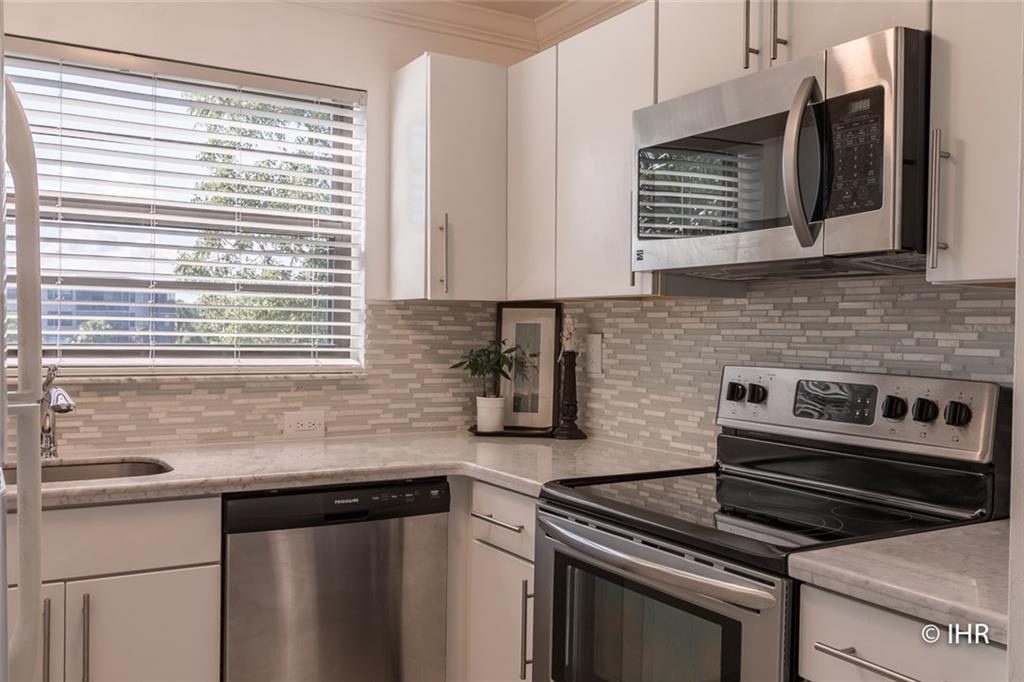 COLONY POINT  3 - Residential