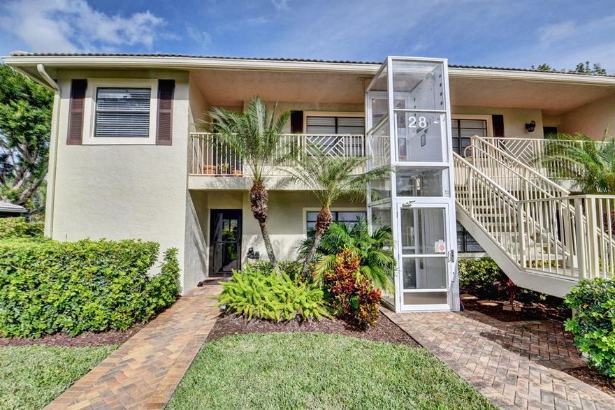 This 1st floor corner unit is just plain fabulous!!! Beautifully renovated kitchen, floors and baths. The pictures speak for themselves.  The unit also features a glass enclosed rear porch for extra living space and a  open side patio perfect for entertaining out doors. Add to that a charming golf view!!
Mandatory  Country Club membership required.