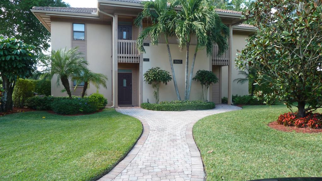No membership in this 2bedroom, 2 bath upper condo with beautiful lake view. Enjoy swimming, walking, biking. Owner prefers 6 month rental