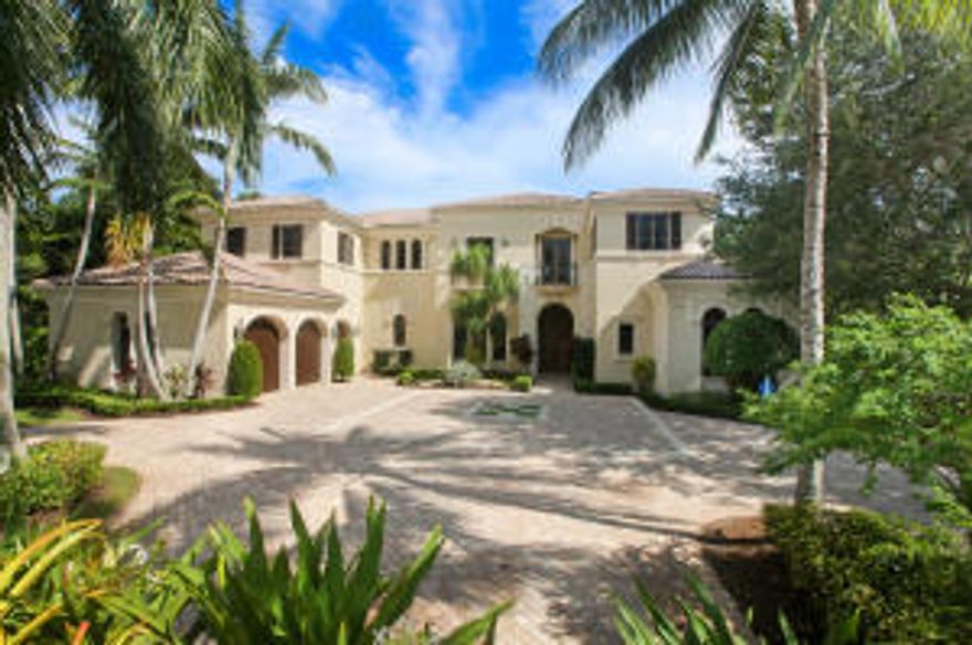 Beautifully appointed Montsorrel floor plan on desirable 1/2 acre home site with a private and stunning water feature view.  This home boasts volume ceilings, beautiful architectural details, crown molding throughout, handsome study, large loft with balcony, light and bright kitchen with upgraded appliances, expansive lanai overlooking the lush tropical landscape and custom heated pool and spa.  This home is perfect for entertaining!