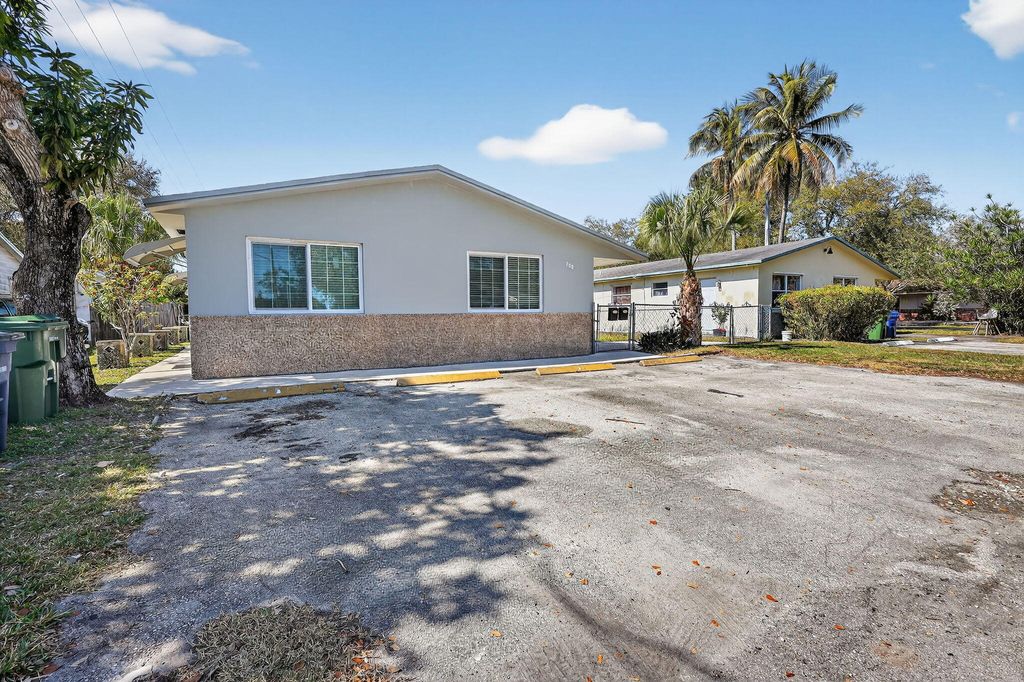 Photo of 708 SW 7th Avenue, Hallandale Beach, FL 33009 (MLS # B26011390)