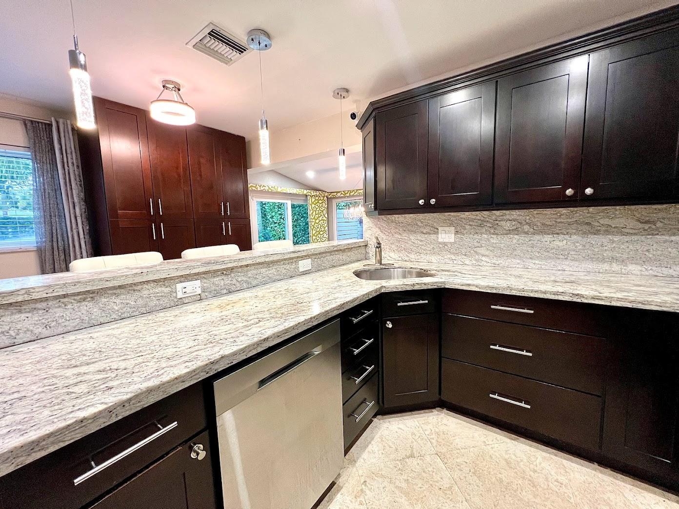 Tropical Manors 33-31 B - Residential