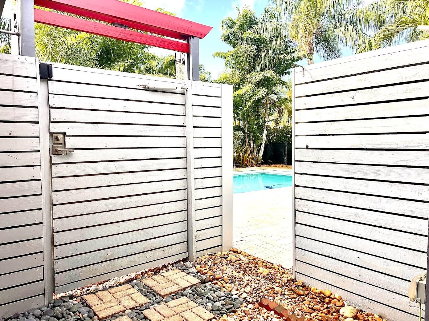 Tropical Manors 33-31 B - Residential