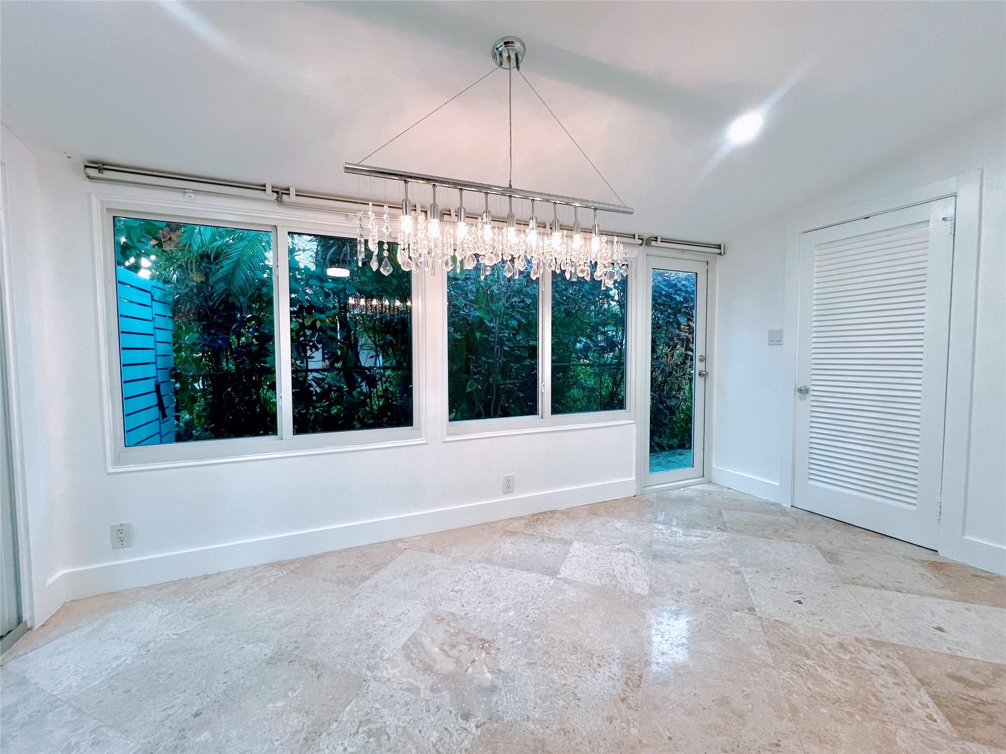 Tropical Manors 33-31 B - Residential