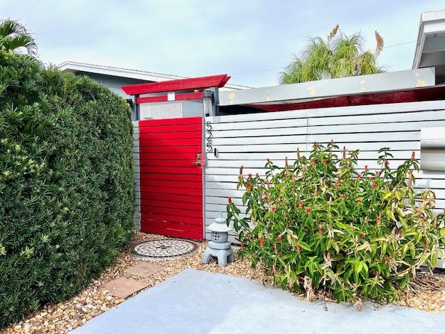 Tropical Manors 33-31 B - Residential