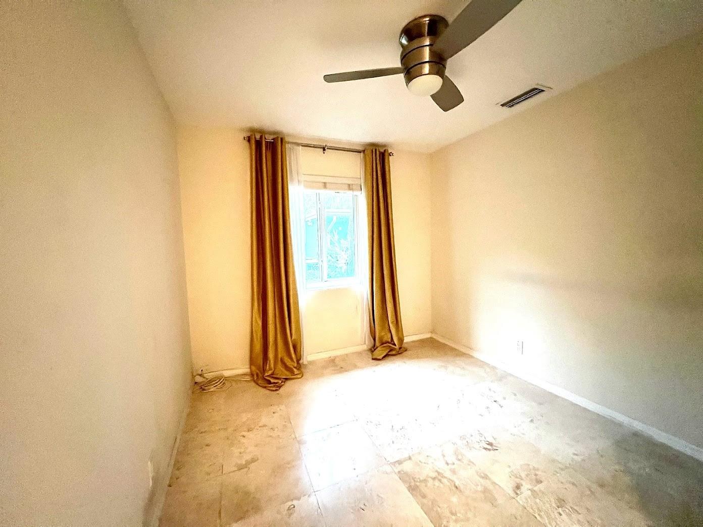 Tropical Manors 33-31 B - Residential