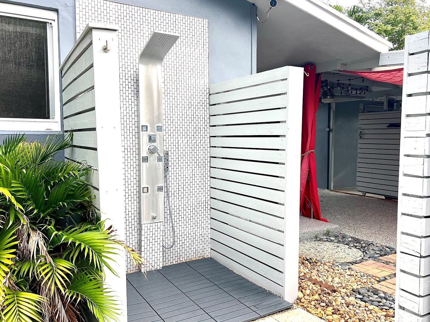 Tropical Manors 33-31 B - Residential