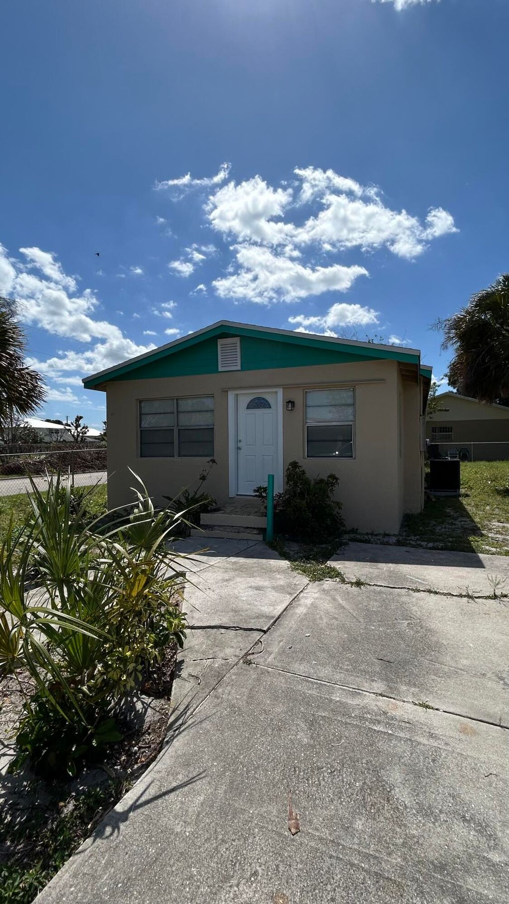 Photo of 1601 N 17th Street, Fort Pierce, FL 34950 (MLS # B26019638)