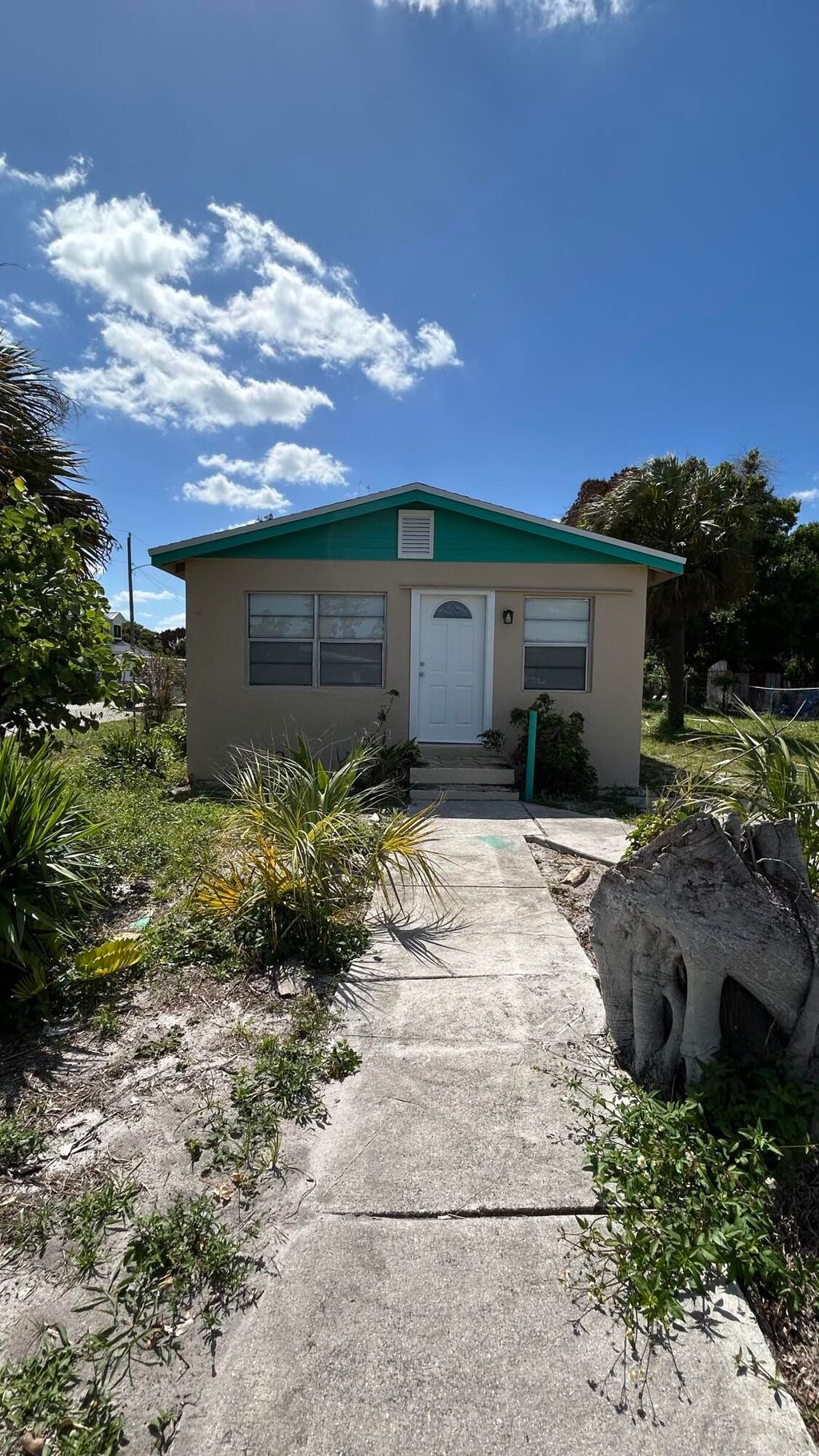 Photo of 1601 N 17th Street, Fort Pierce, FL 34950 (MLS # B26019638)