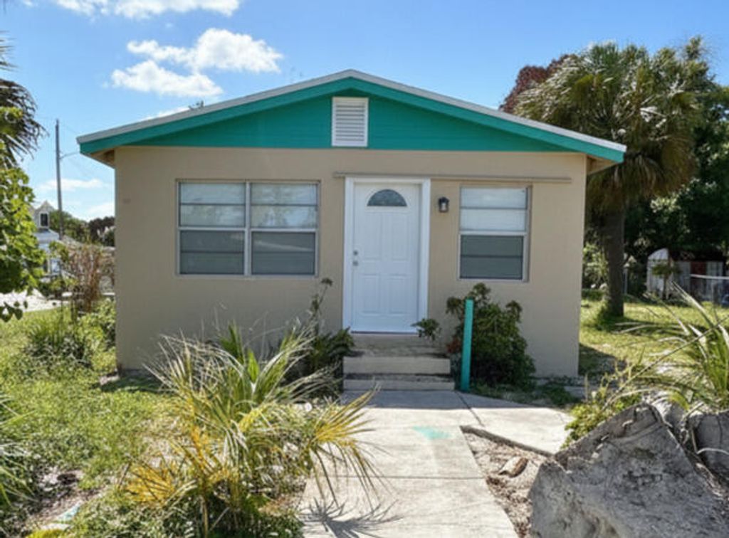 Photo of 1601 N 17th Street, Fort Pierce, FL 34950 (MLS # B26019638)