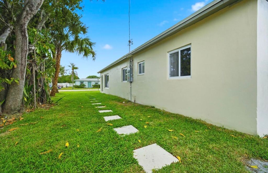 Photo of 310 NW 4th Avenue, Deerfield Beach, FL 33441 (MLS # B26027191)