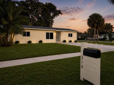 Tiny photo for 310 NW 4th Avenue, Deerfield Beach, FL 33441 (MLS # B26027191)