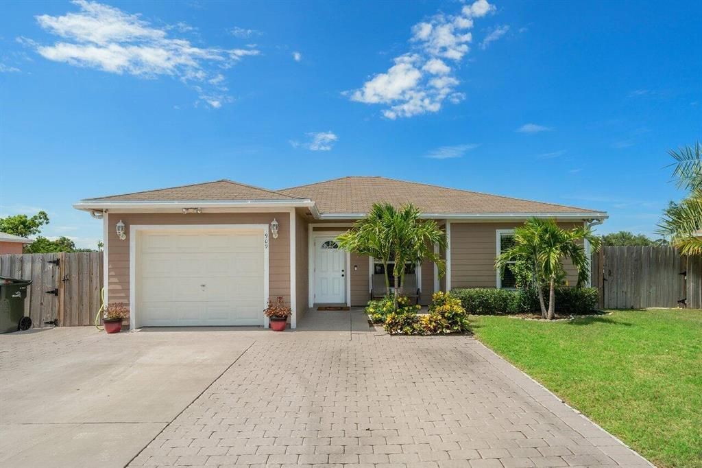 Photo of 909 SE Forrest Park Drive, Stuart, FL 34994 (MLS # R10719982)