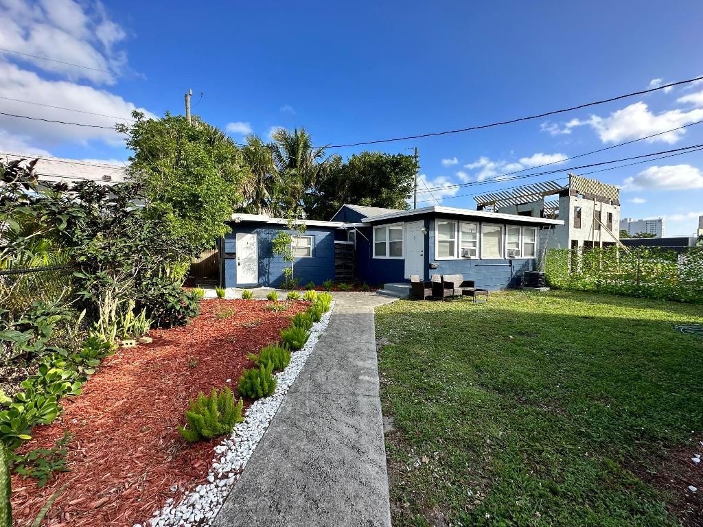 Photo of 517 Kanuga Drive #4, West Palm Beach, FL 33401 (MLS # R11122500)
