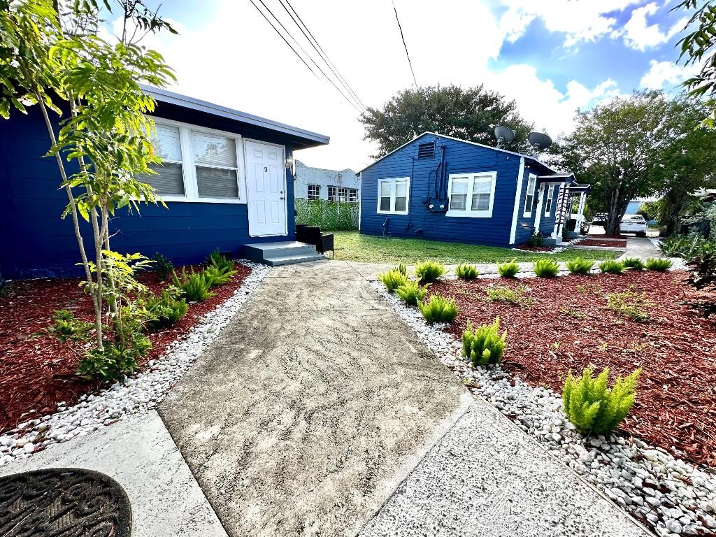 Photo of 517 Kanuga Drive #4, West Palm Beach, FL 33401 (MLS # R11122500)