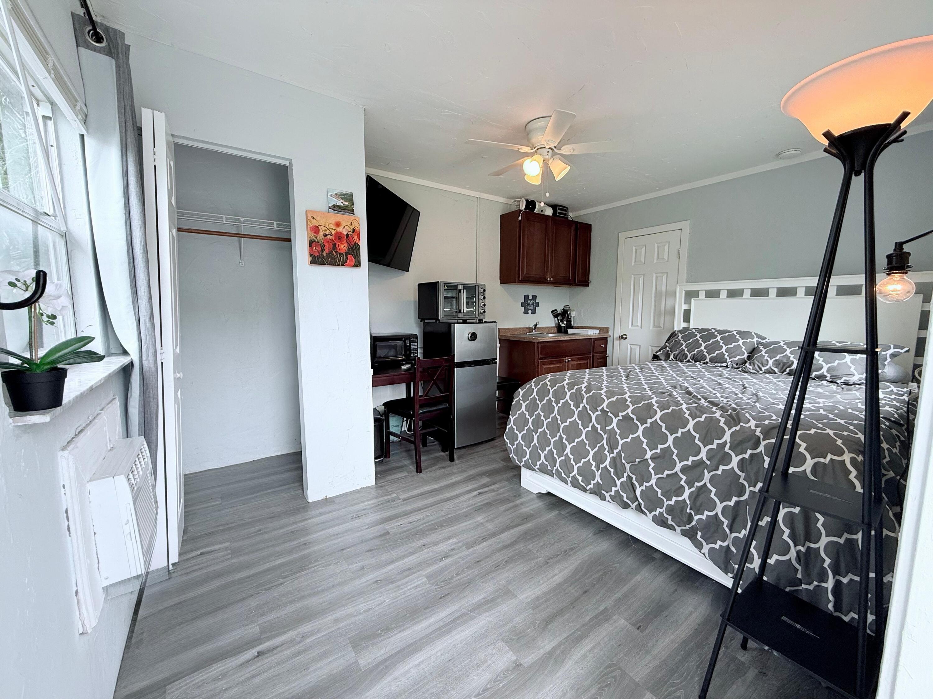Furnished Studio Apartment - Flamingo Park, West Palm BeachMove right into this charming furnished first-floor studio located in the highly desirable Flamingo Park historic district. Enjoy the character and charm of one of West Palm Beach's most sought-after neighborhoods, just minutes from downtown, the Intracoastal, and local dining and shopping.This cozy studio comes fully furnished for your convenience and features:First-floor location for easy accessCommunity laundry facilities on siteHistoric neighborhood charm in a walkable, tree-lined areaMove-in ready today📍 Prime Flamingo Park location - close to CityPlace, Clematis Street, and Palm Beach Island.💲 Rent: $1,795/month