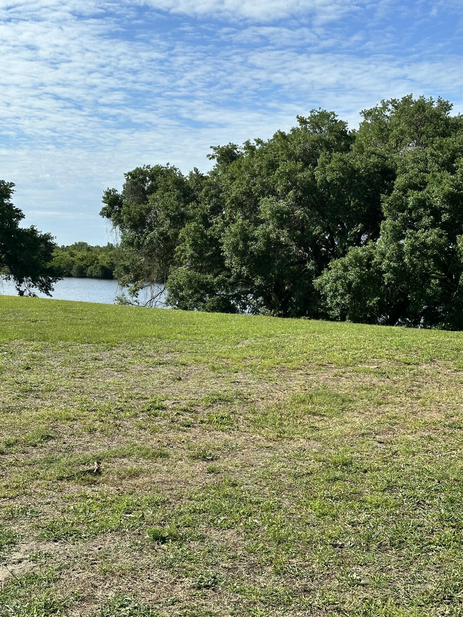 RIVER OAK ACRES - Land