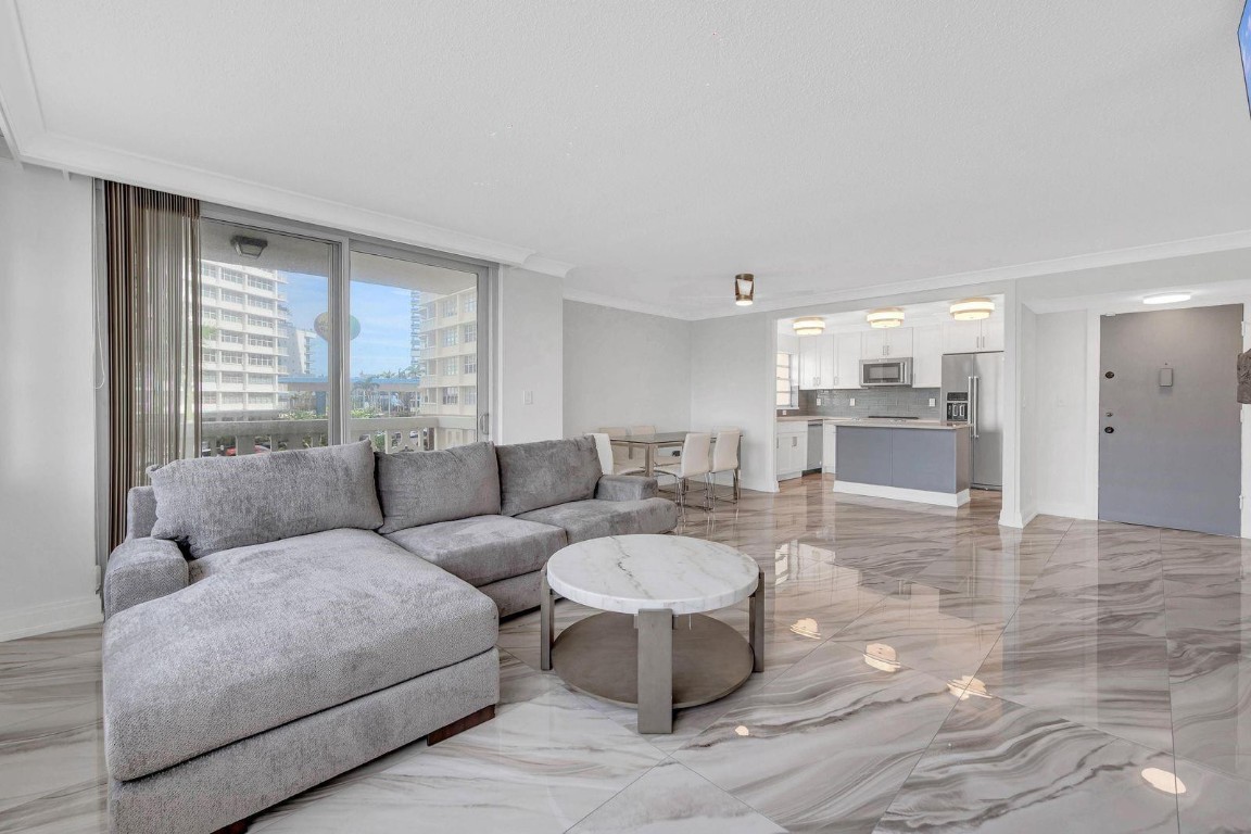 IMPERIAL TOWERS - Residential