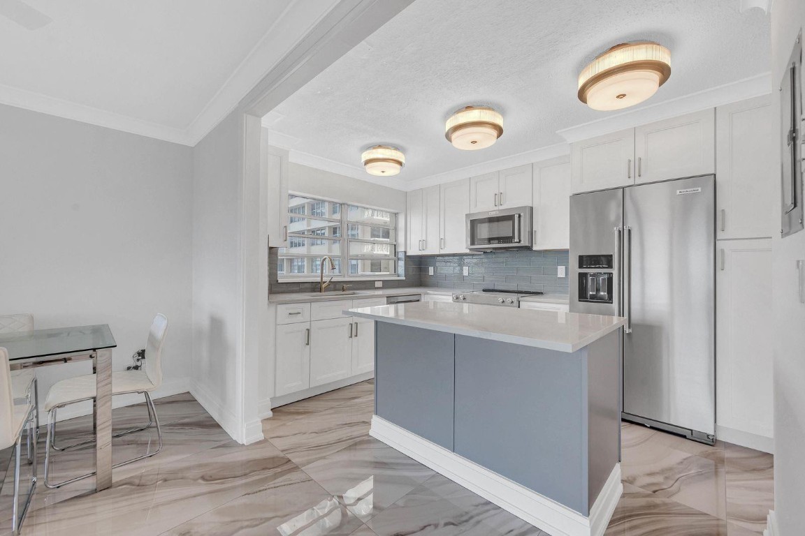 IMPERIAL TOWERS - Residential