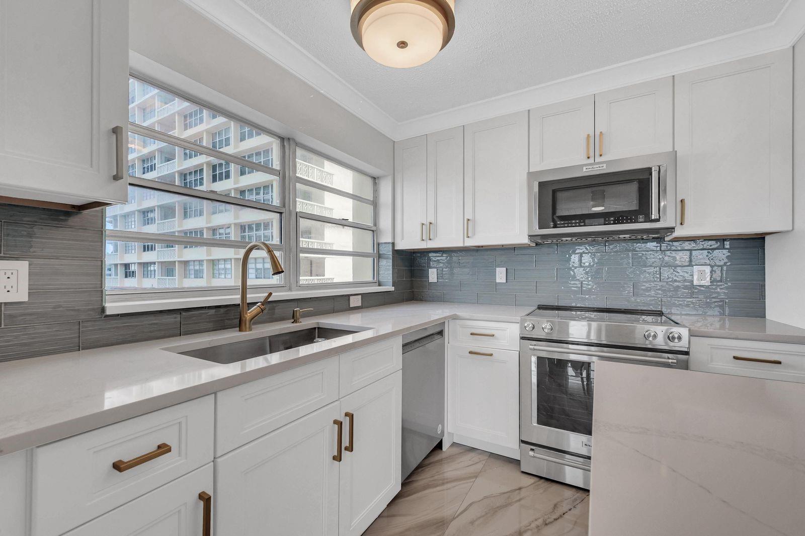 IMPERIAL TOWERS - Residential