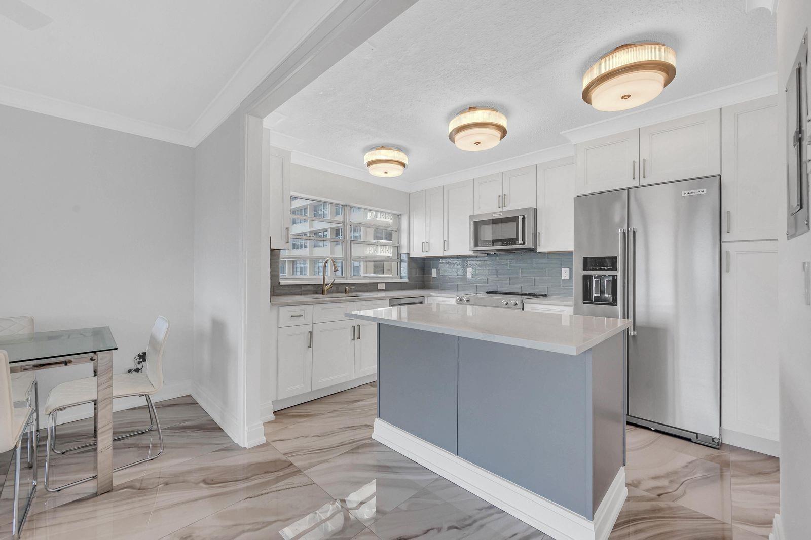 IMPERIAL TOWERS - Residential