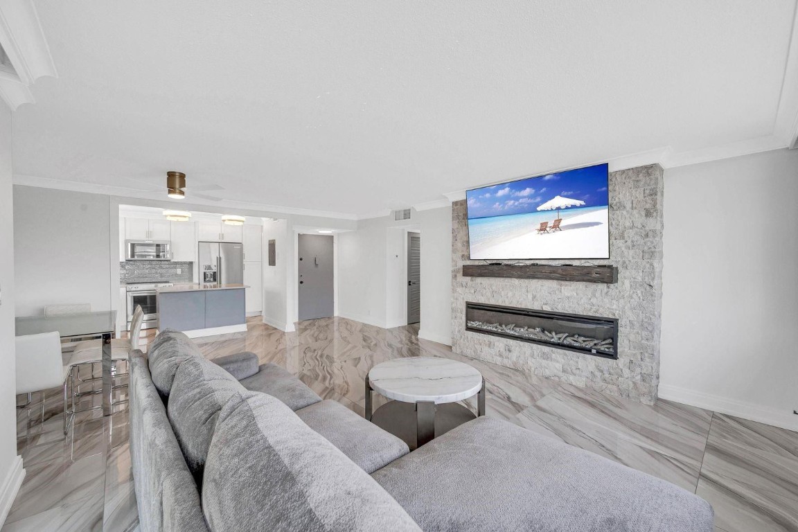 IMPERIAL TOWERS - Residential