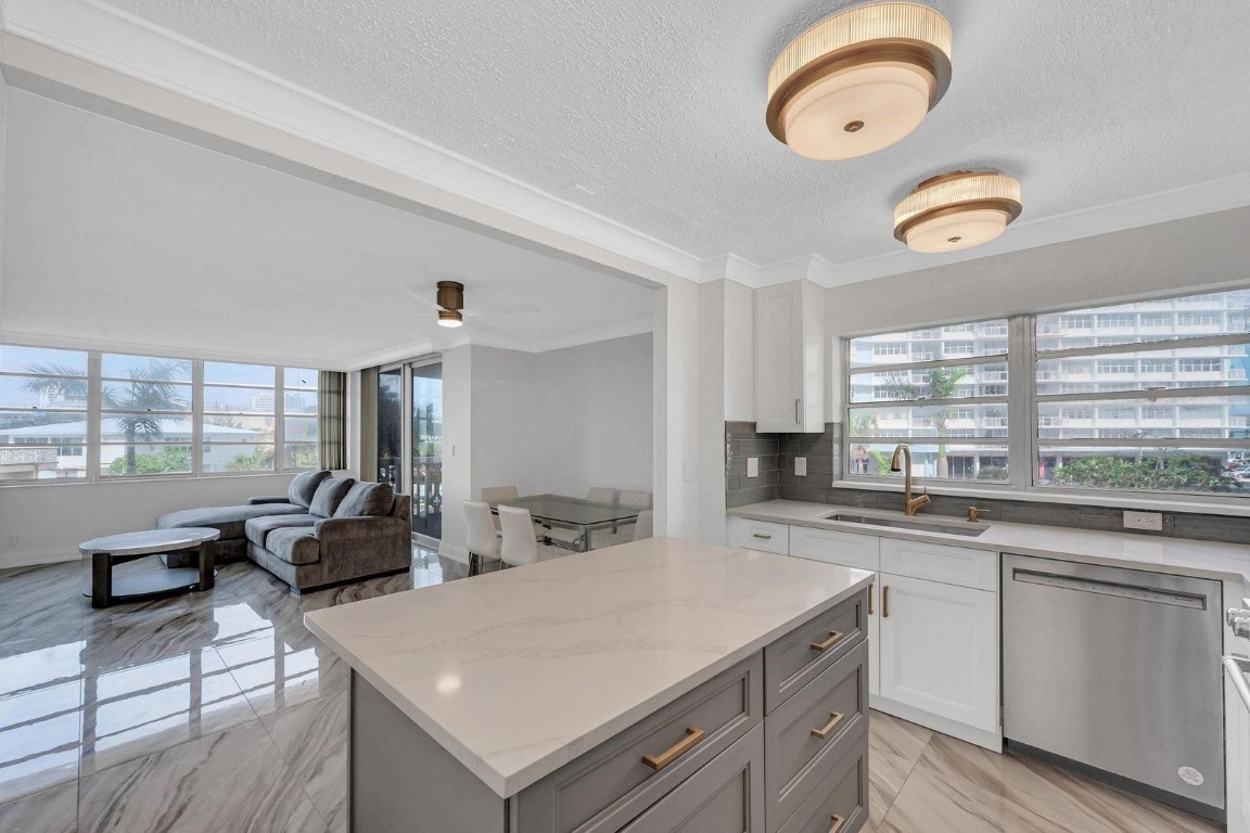 IMPERIAL TOWERS - Residential