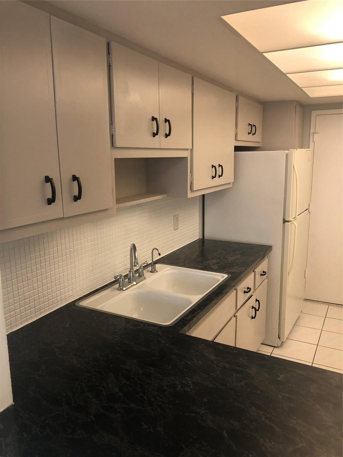 ONE BEDROOM + TWO FULL BATHROOMS LOCATED AT BUCKLEY TOWERS. CLOSE TO THE CITY OF AVENTURA, I-95, SHOPPING CENTERS AND MORE! SPACIOUS AND BRIGHT UNIT WITH PARTIAL WATER VIEW FROM BALCONY. LAUNDRY ROOM LOCATED ON THE SAME FLOOR. TILE THOUGHOUT THE UNIT
*** VERY IMPORTANT*** MUST OWN FOR 3 YEARS BEFORE RENTING. UNIT IS CURRENTLY RENTED AND LEASE MUST BE HONORED TILL 8/25/25 SHOWINGS ONLY TO SERIOUS BUYERS
APPOINTMENTS HAVE TO BE SCHEDULED WITH AT LEAST 48 HOURS NOTICE.
FOR FASTER RESPONSE : TEXT LISTING AGENT