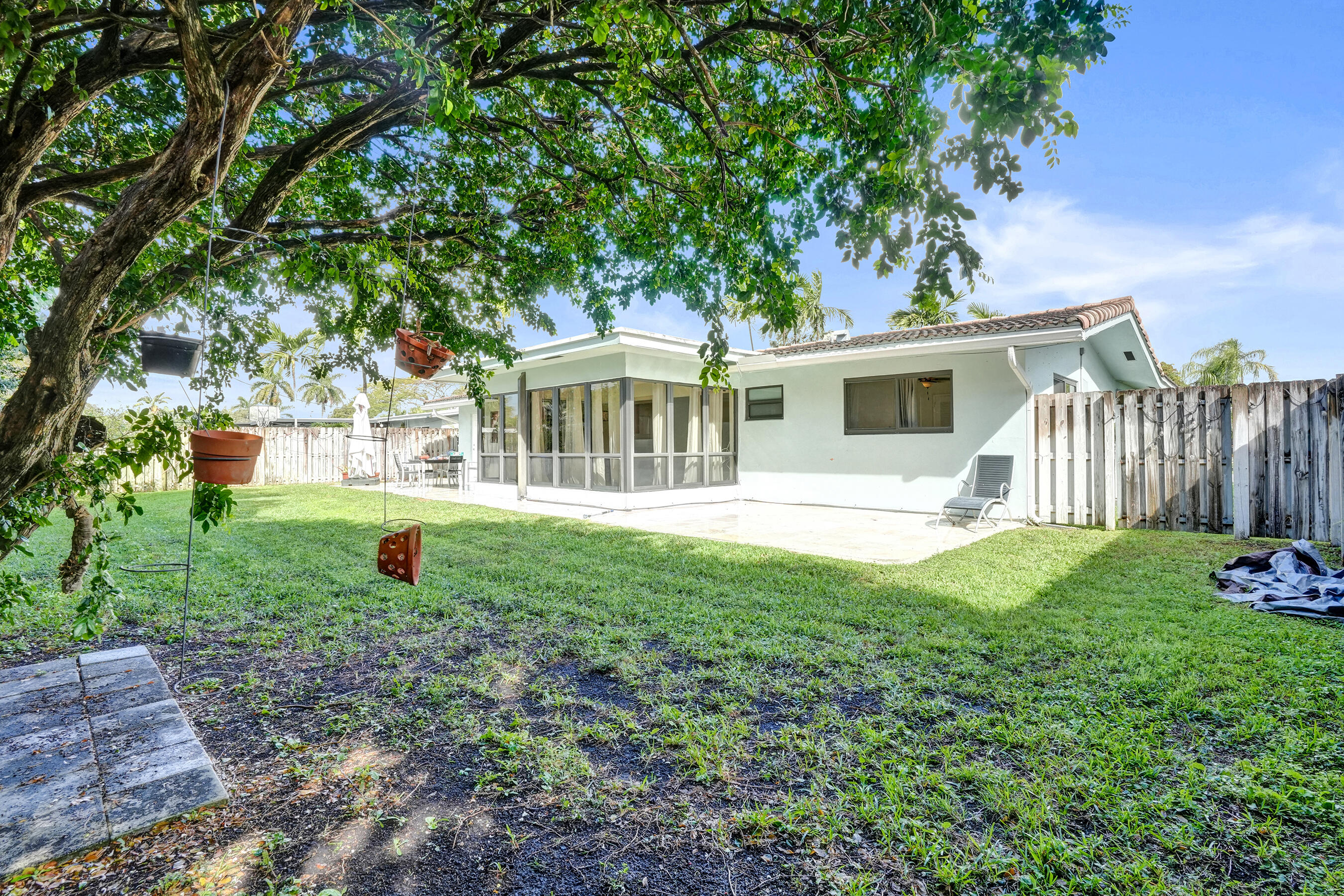 BEACHWAY ESTATES - Residential Lease