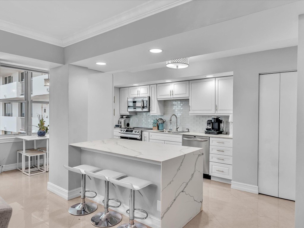 4300 N Ocean Boulevard 19H