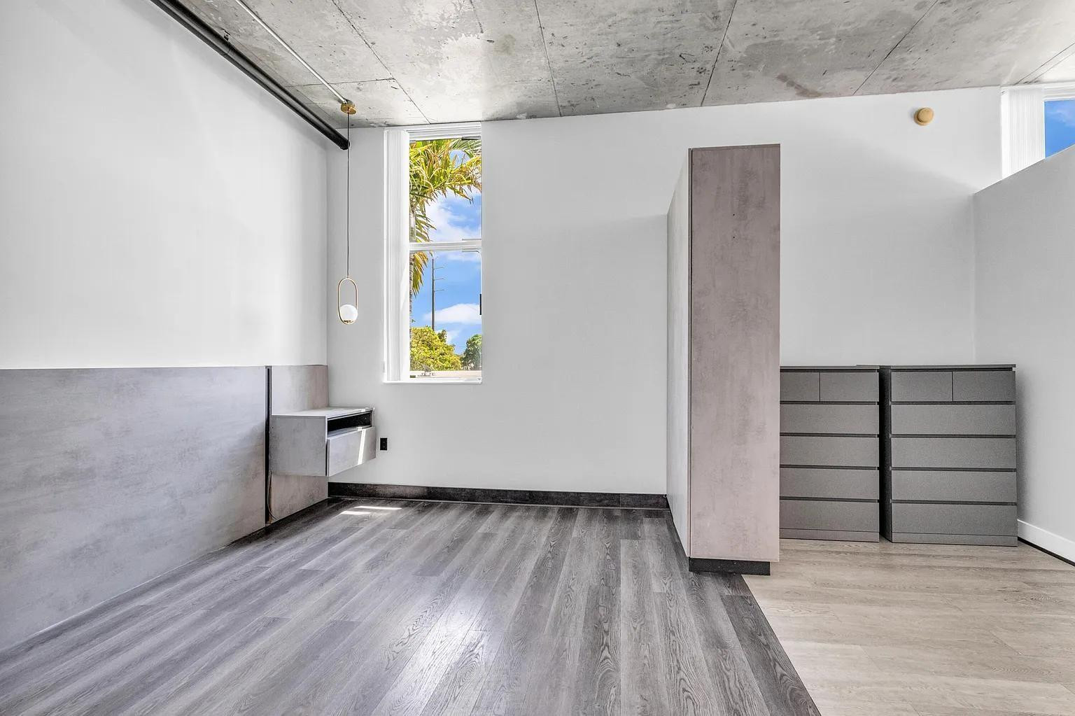 LOFTS AT HOLLYWOOD STATIO - Residential Lease