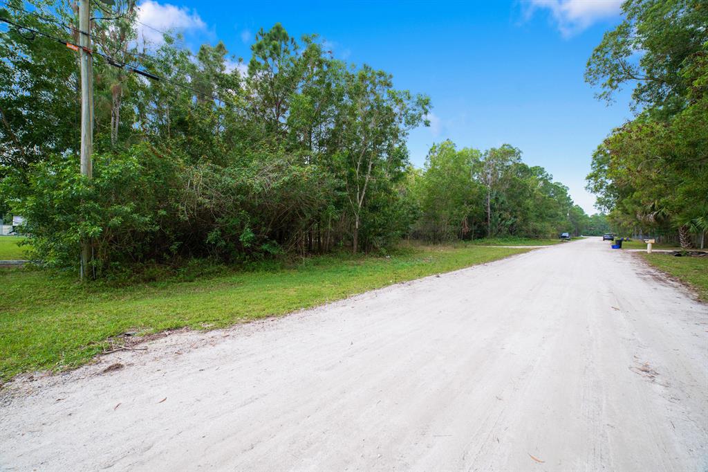 NOW IS THE TIME TO SCORE YOU OWN PIECE OF PIE! SECONDS TO SEMINOLE PRATT FROM THIS LOT. A MINUTE TO THE PLAZA NEAR BY! NO HOA! LOTS OF FREEDOM! HIGH & DRY LOT LOCATED NEAR SEMINOLE PRATT, SCHOOLS, LIBRARY, NORTHLAKE, GROCERY. PARTIALLY WOODED. CLEAR IN THE CENTER WITH TREES SURROUNDING FOR PRIVACY. SURVEY COMING SOON!