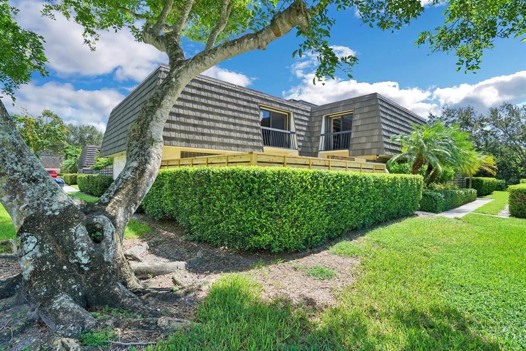 Photo of 707 7th Terrace, Palm Beach Gardens, FL 33418 (MLS # R10738984)