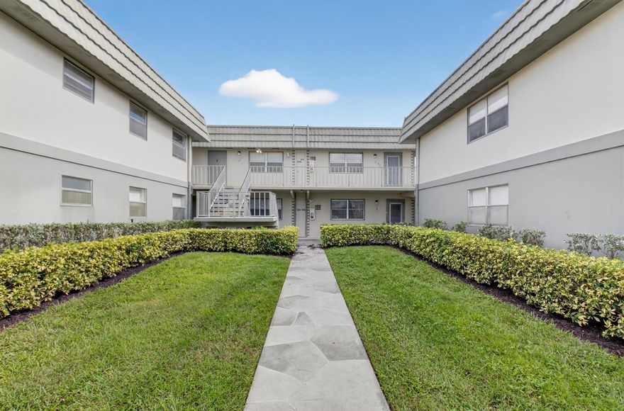 Beautiful, renovated ground floor condo with new refrigerator, new washing machine and dryer and new air conditioner.  Kings Point is a well known country club with many amenities, including an indoor and outdoor pool at the clubhouse as well as a fitness center, community room, tennis, pickle ball, courtesy bus, library, shuffleboard, and many special interest clubs to keep you as busy as you want to be.  Also, Kings Point has lots of entertainment in the main clubhouse where you will see world class shows.  Live the life you've always wanted!