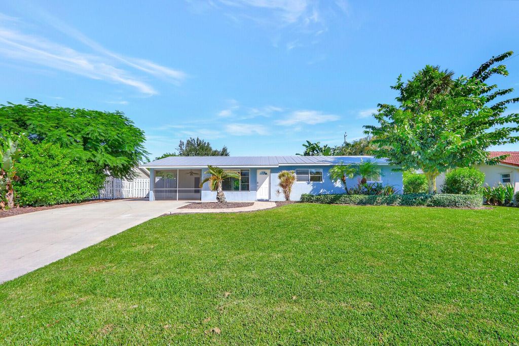 Photo of 105 Beverly Road W, Jupiter, FL 33469 (MLS # R11028395)