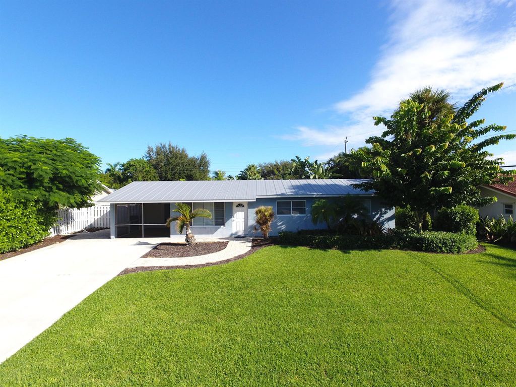 Photo of 105 Beverly Road W, Jupiter, FL 33469 (MLS # R11028395)