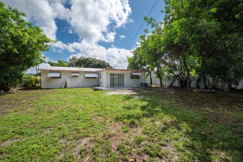 Tiny photo for 6481 PIERCE Street, Hollywood, FL 33024 (MLS # B26087247)
