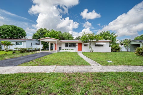 Tiny photo for 6481 PIERCE Street, Hollywood, FL 33024 (MLS # B26087247)